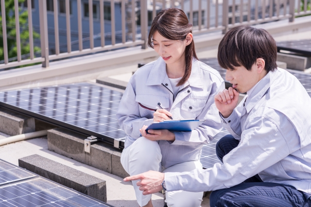 太陽光パネル点検の様子