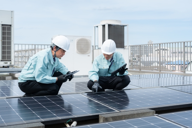 太陽光パネル点検の様子