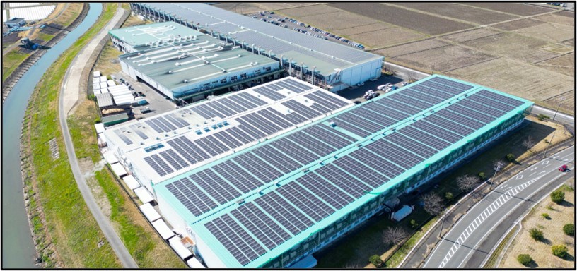ホクト株式会社の屋上に設置された太陽光パネル