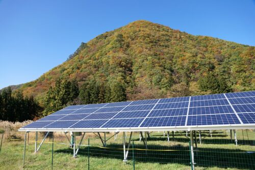 【2027年義務化】太陽光発電のJC-STAR認証とは？高圧・低圧別の対応期限と企業がいま動くべき理由
